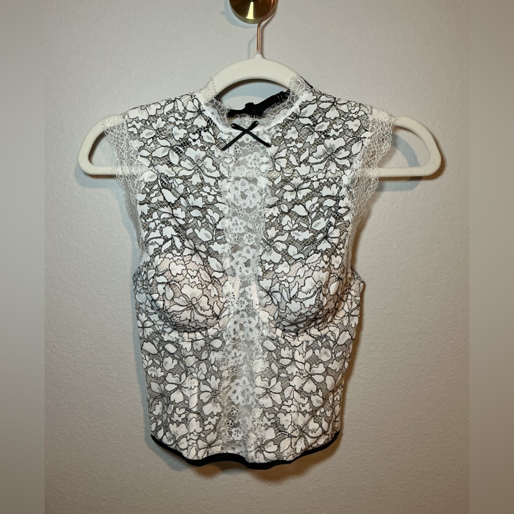 VS elegant Lace bustier- Black and White